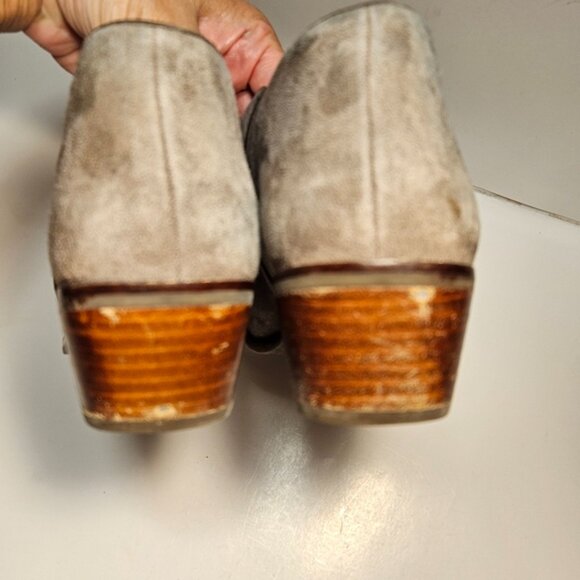 Vionic Size 7 Suede Ankle Boot 1.8" Heel Rubber Sole Side Zip Almond Closed Toe - Picture 6 of 11